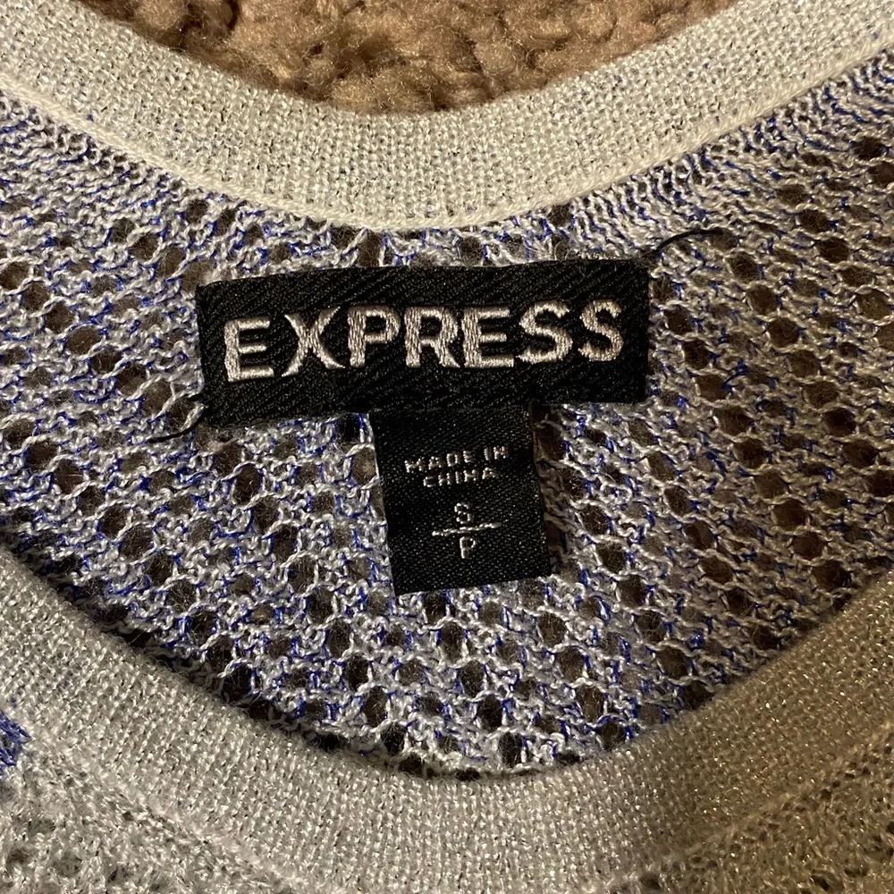 Express Women’s Striped Metallic Knit Top Small Short Sleeve V-Neck Blue White - Picture 2 of 6